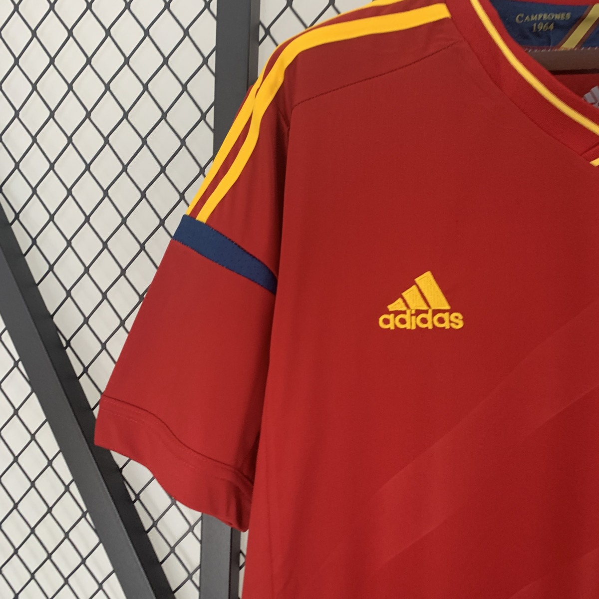 Tifoso Store Spagna 2012 maglia home retro rossa oro