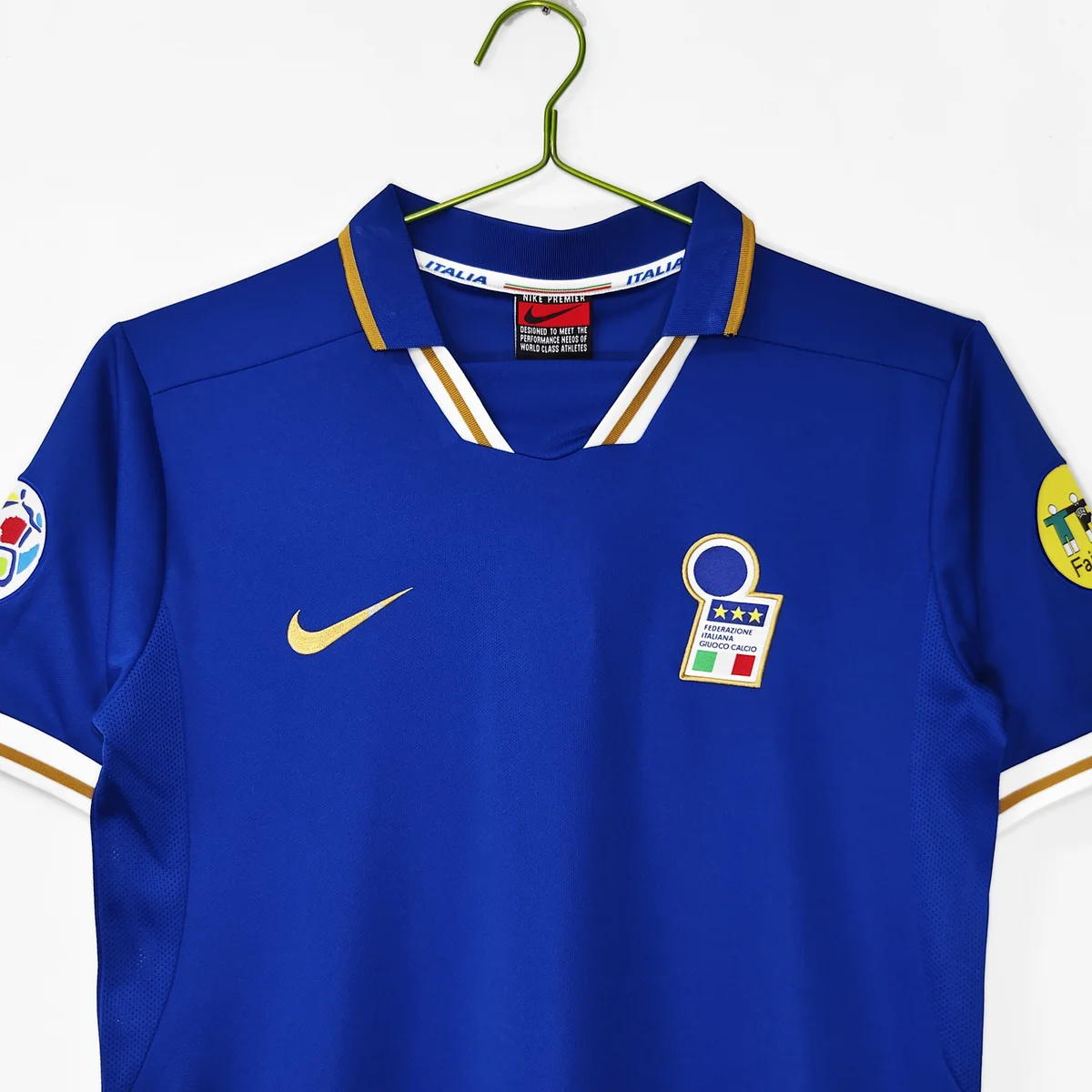 Italia 1996 Retro maglia azzurra polo oro