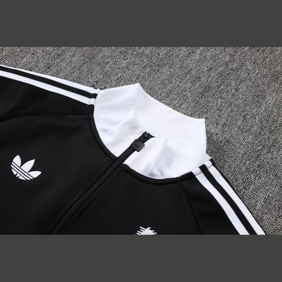 Juventus 2026/27 tuta nera full zip colletto bianco giacca+pantaloni