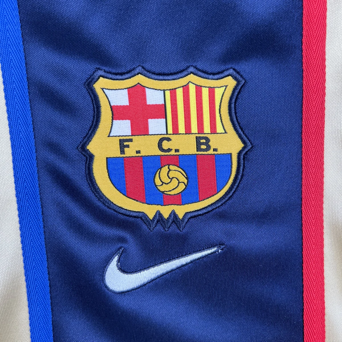 Tifoso Store Maglie Barcellona 2002/03 terza maglia oro retro