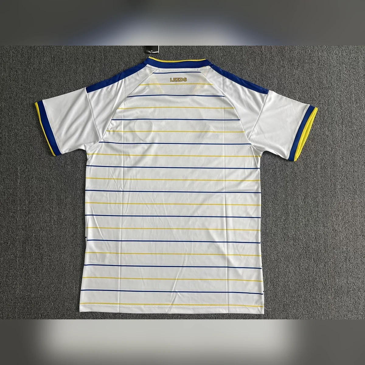 Tifoso Store Maglie da Calcio Leeds United Home 2026/27 maglia bianca righe