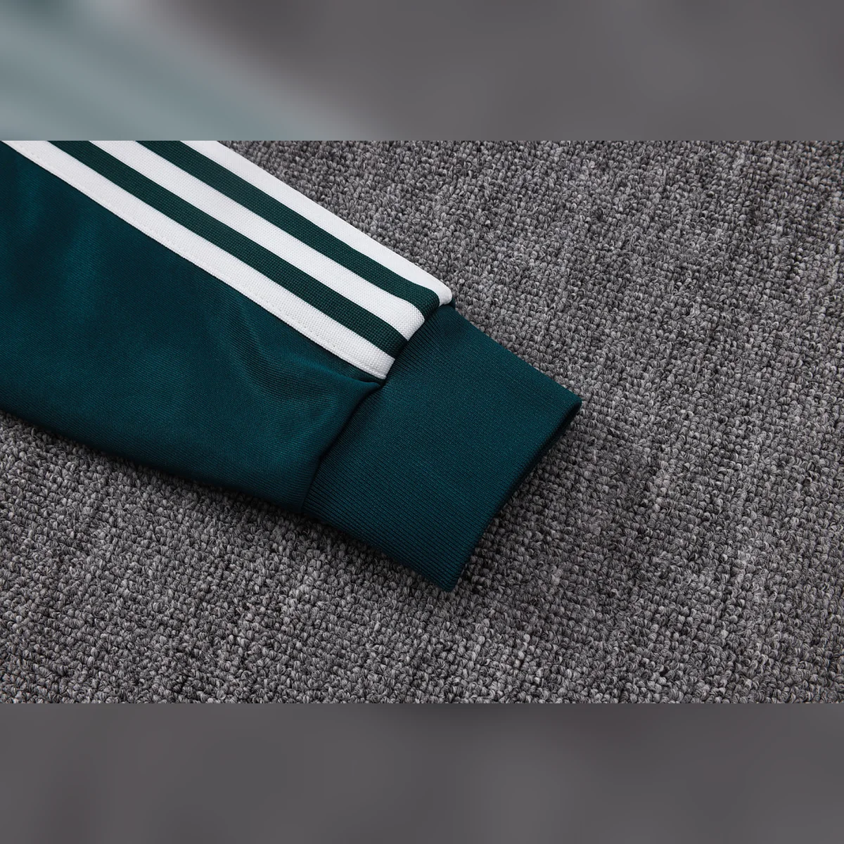 Real Madrid 2026/27 Tuta sportiva verde fascia bianca