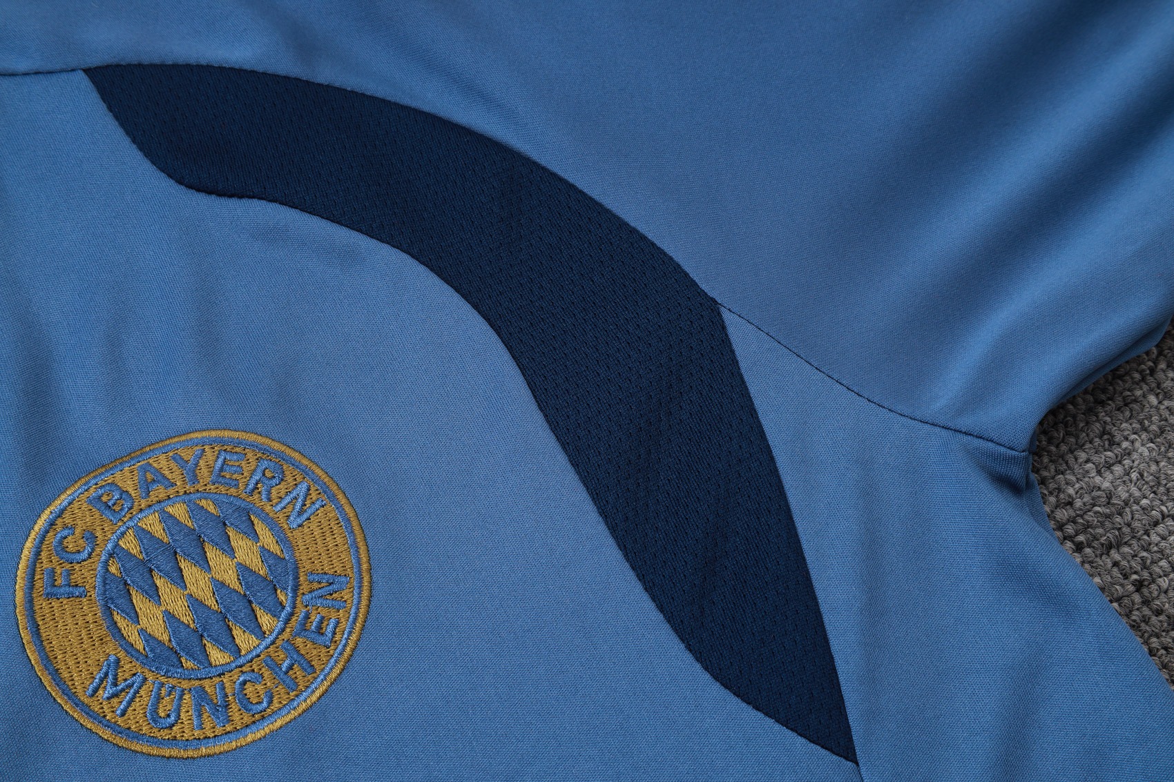 Tifoso Store Bayern Monaco 2026/27 tuta azzurra mezza zip S-XXL