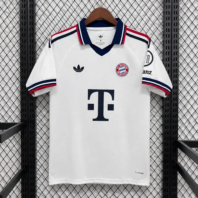 Bayern Monaco Away 2026/27 maglia bianca versione Fan