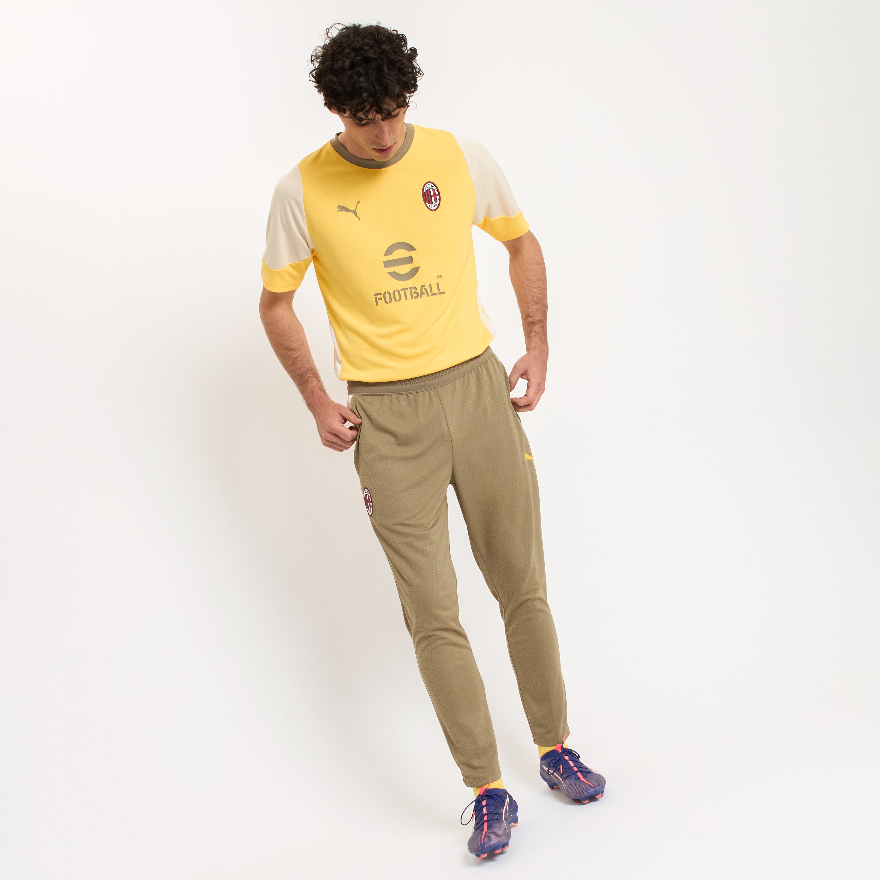 Milan Training 2025/26 pantaloni beige uomo regular fit