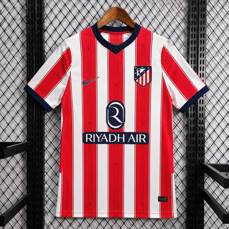 Tifoso Store Prima Maglia Atletico Madrid 2026/27 strisce biancorosse