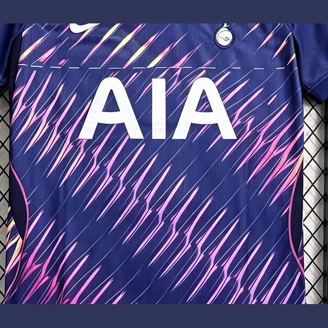 Tifoso Store Tottenham Away 2026/27 maglia viola grafica rosa