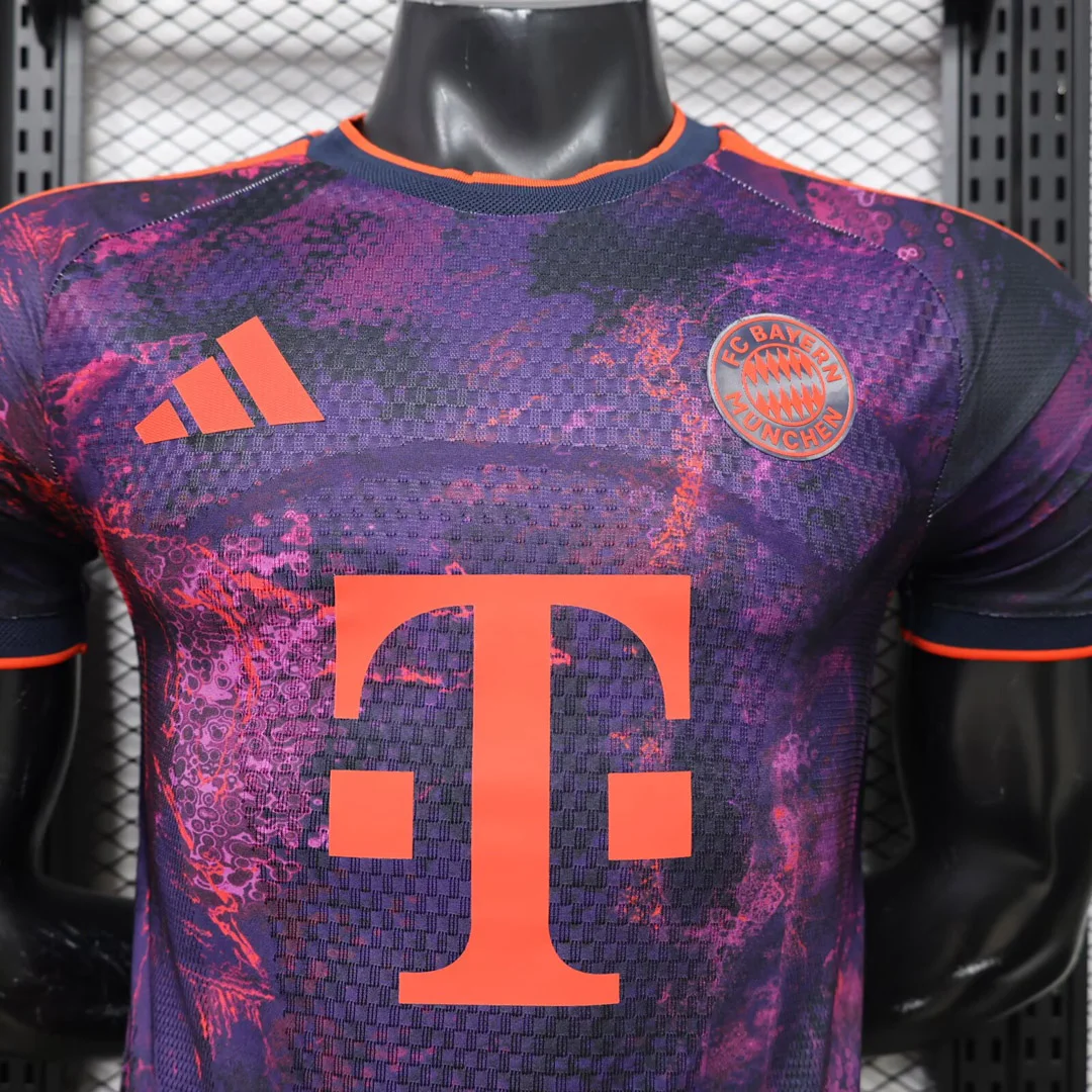 Bayern Monaco 2026/27 terza maglia player viola maniche corte