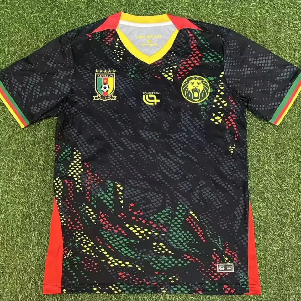 Camerun 2026/27 maglia nera rombi rossa maniche corte