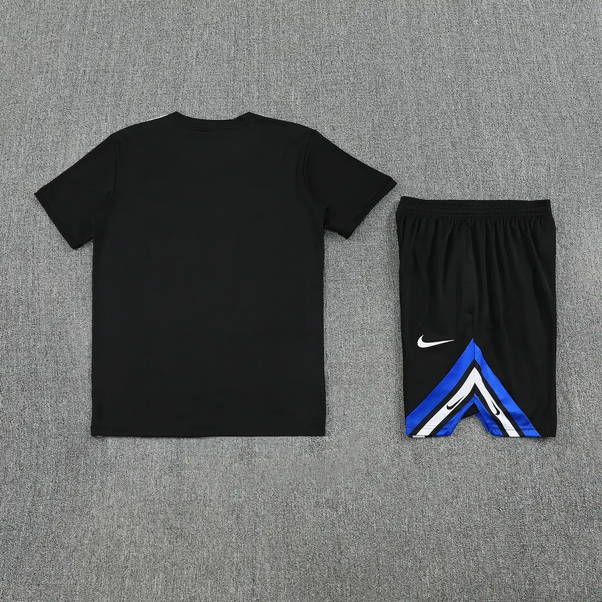 Tifoso Store Completi Inter 2026/27 kit allenamento nero maglia+pantaloncini