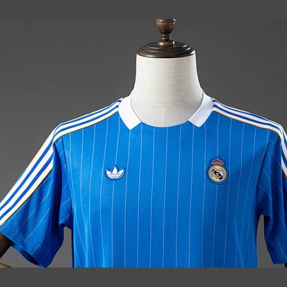 Tifoso Store Maglie da Calcio Real Madrid Terrace Icons t-shirt blu
