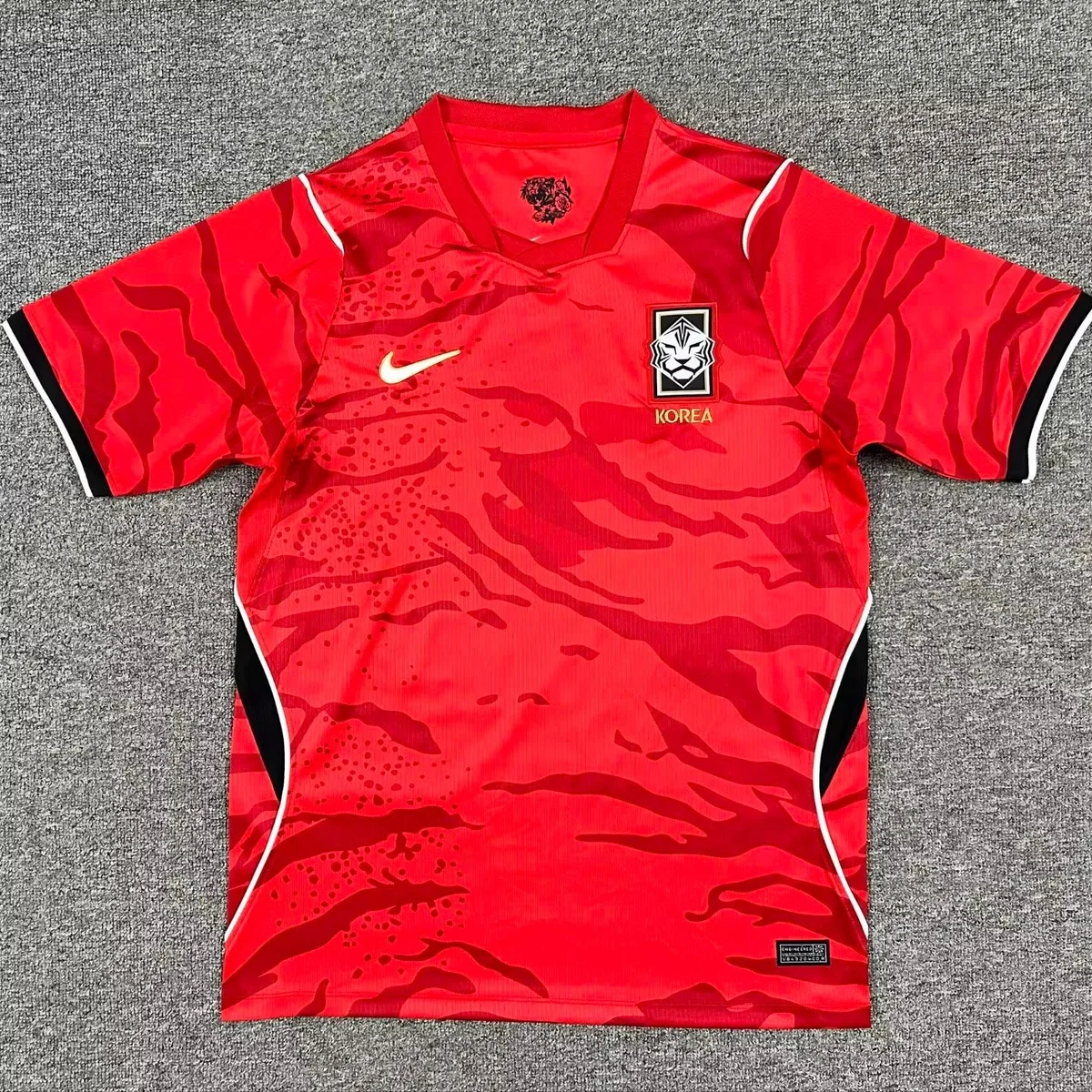 Corea del Sud Mondiale 2026 maglia prima divisa rossa tigrata