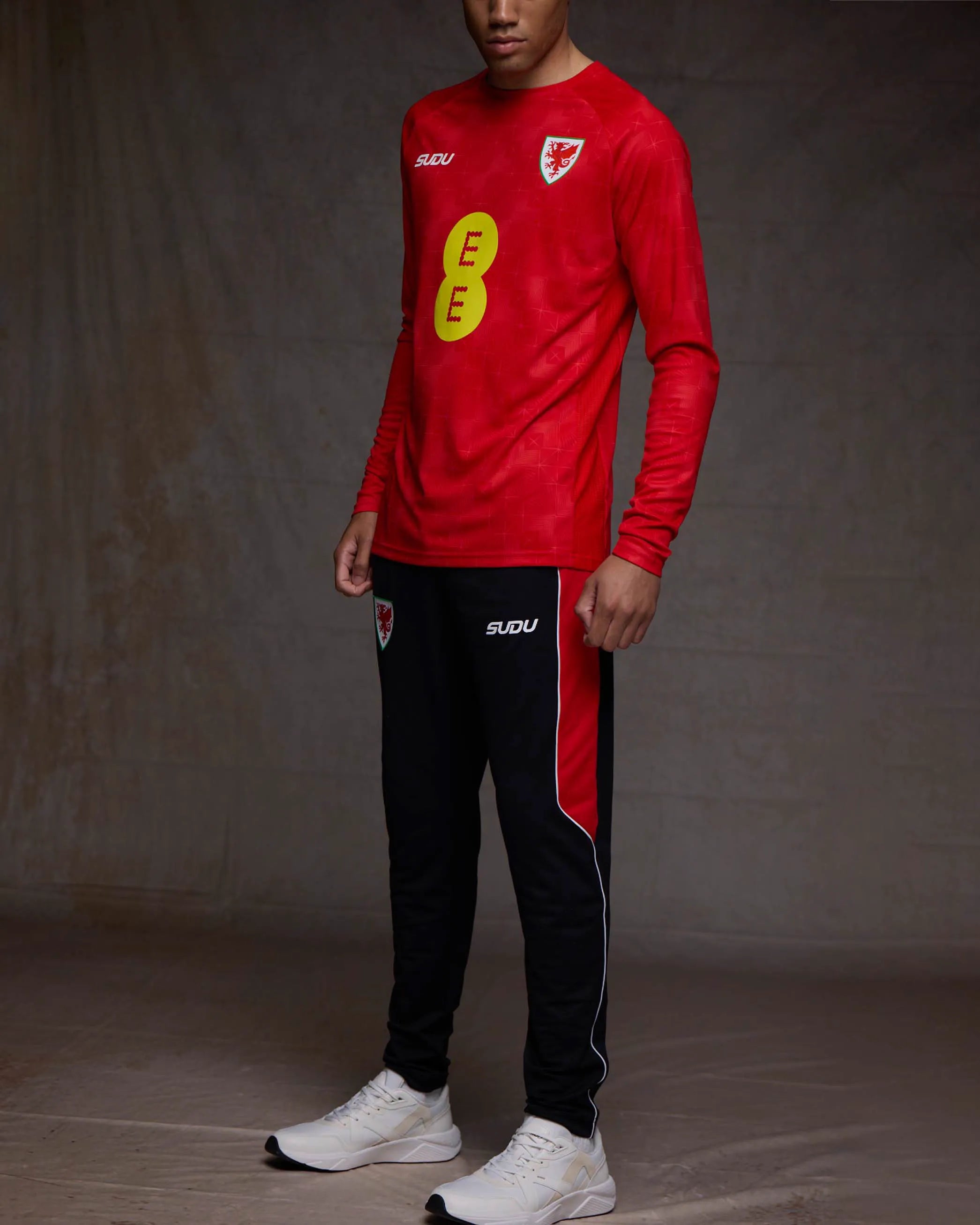 Wales Training Players pantalone training rosso nero home 2026-28