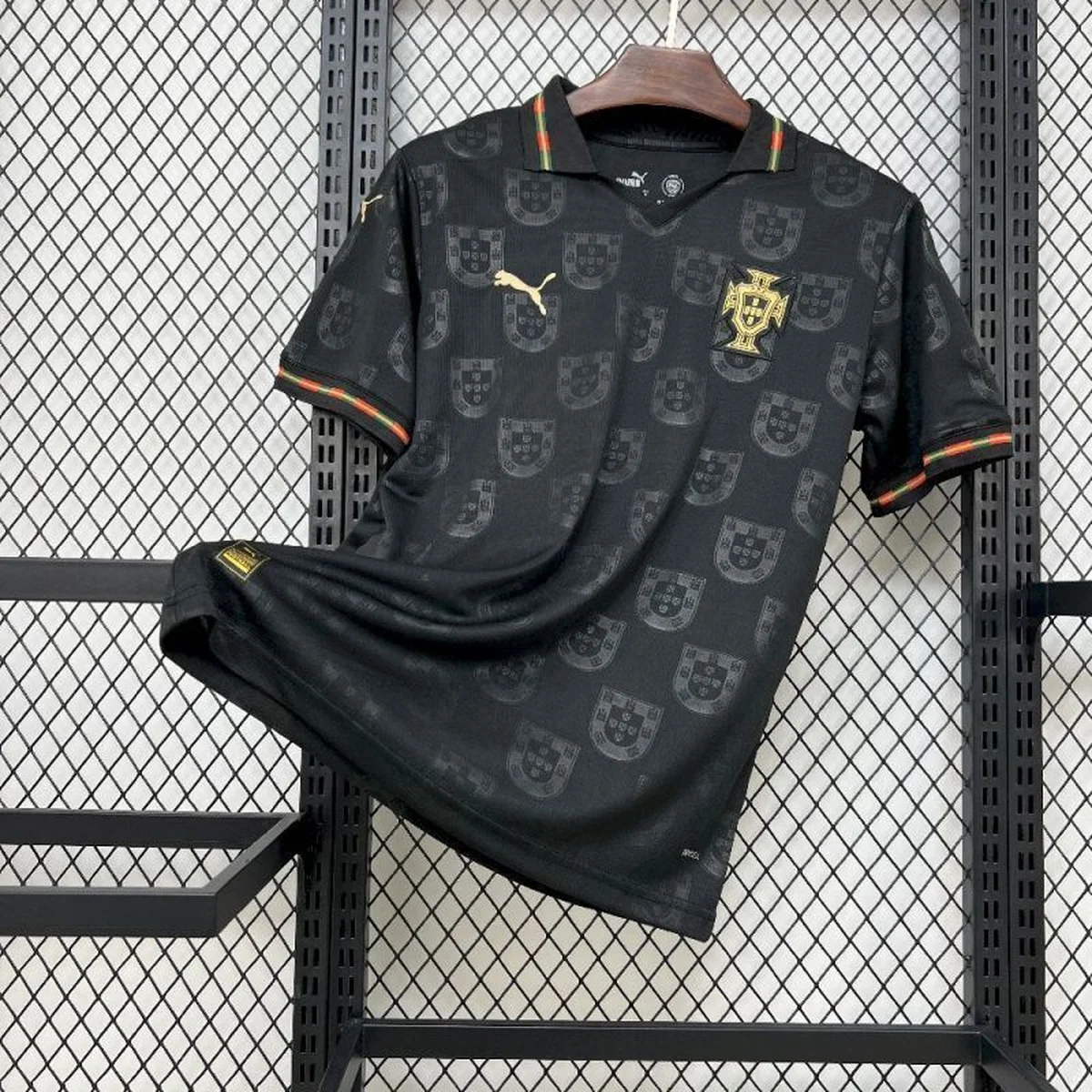 Tifoso Store Portogallo Nera Mondiali 2026 maglia nera oro