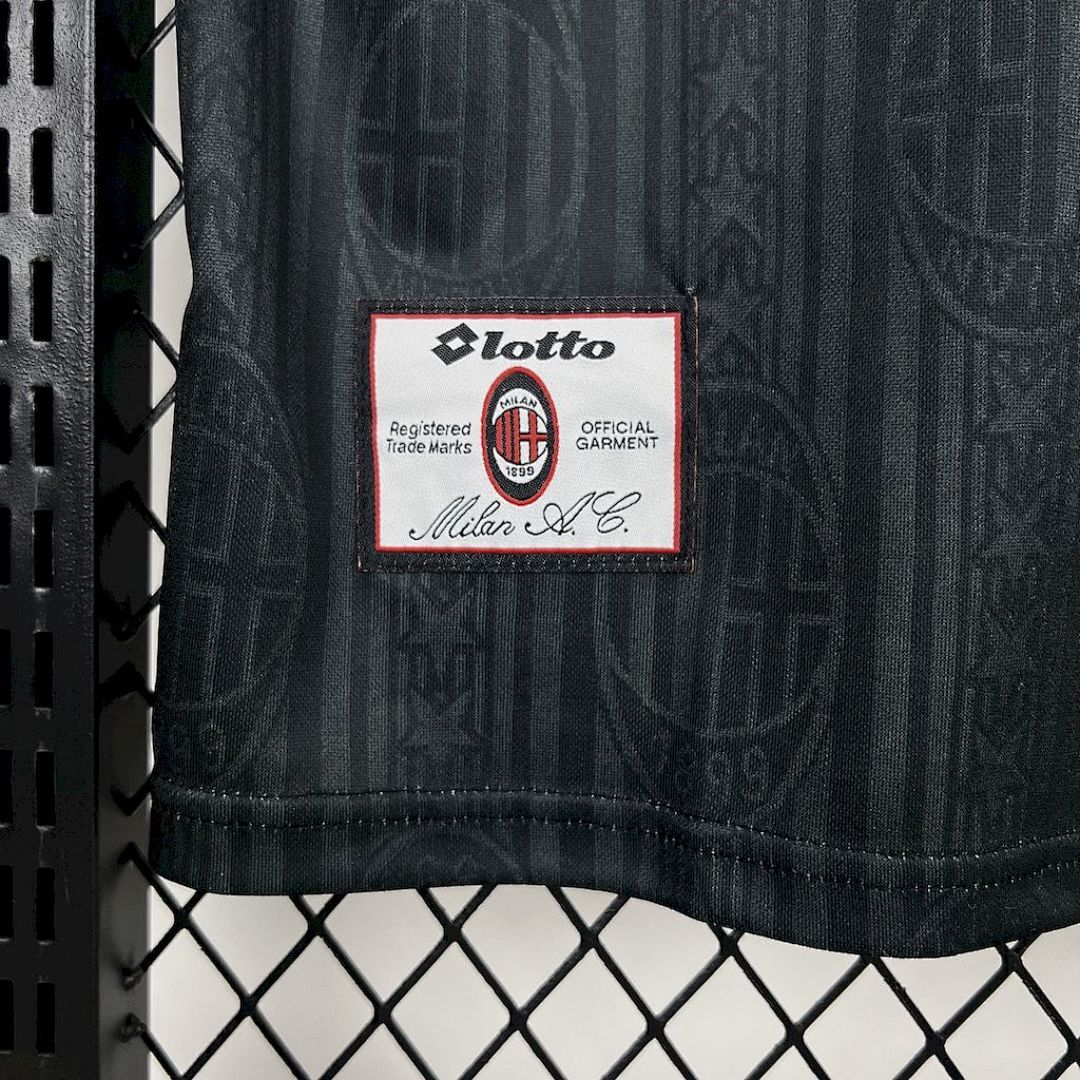 Tifoso Store Maglie da Calcio Milan Nera 1997/98 maglia nera