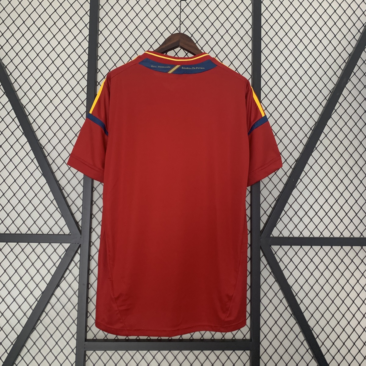 Tifoso Store Spagna 2012 maglia home retro rossa oro