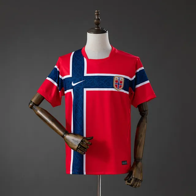 Norvegia 2026/27 maglia tifoso rossa prima maglia