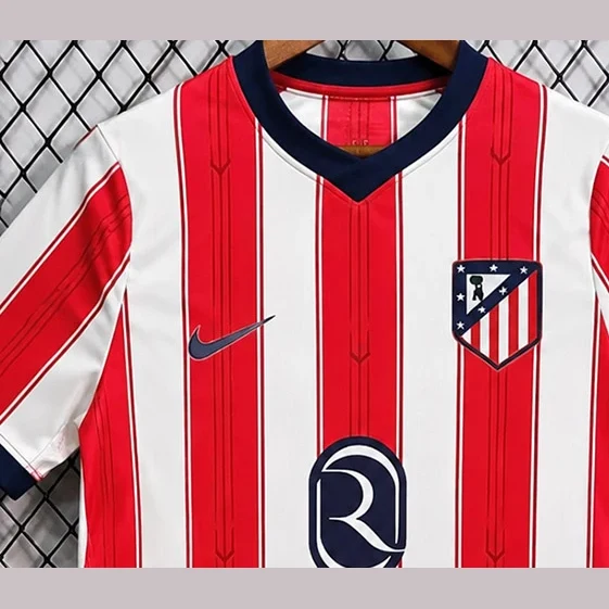 Tifoso Store Prima Maglia Atletico Madrid 2026/27 strisce biancorosse