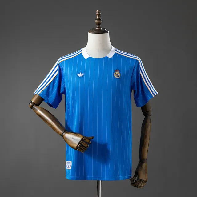 Tifoso Store Maglie da Calcio Real Madrid Terrace Icons t-shirt blu