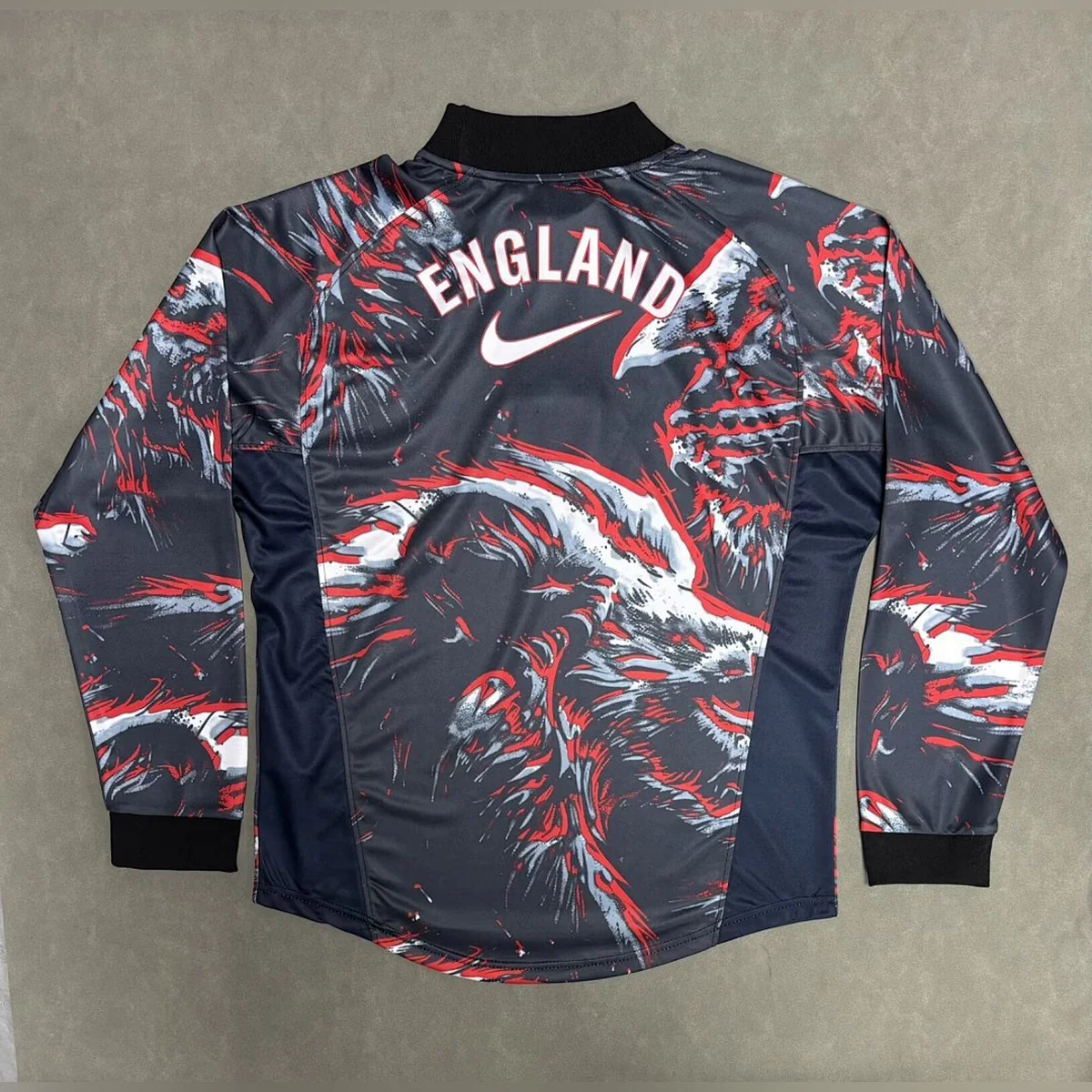 Tifoso Store Inghilterra 2026/27 maglia manica lunga grafica rossa