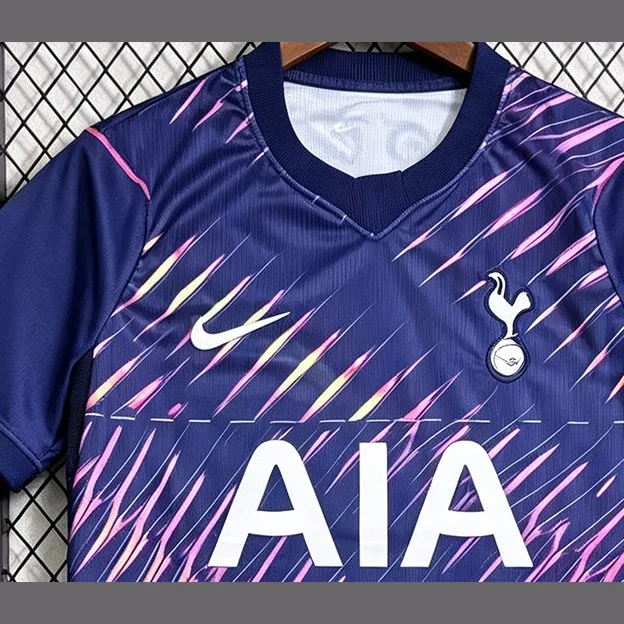 Tifoso Store Tottenham Away 2026/27 maglia viola grafica rosa