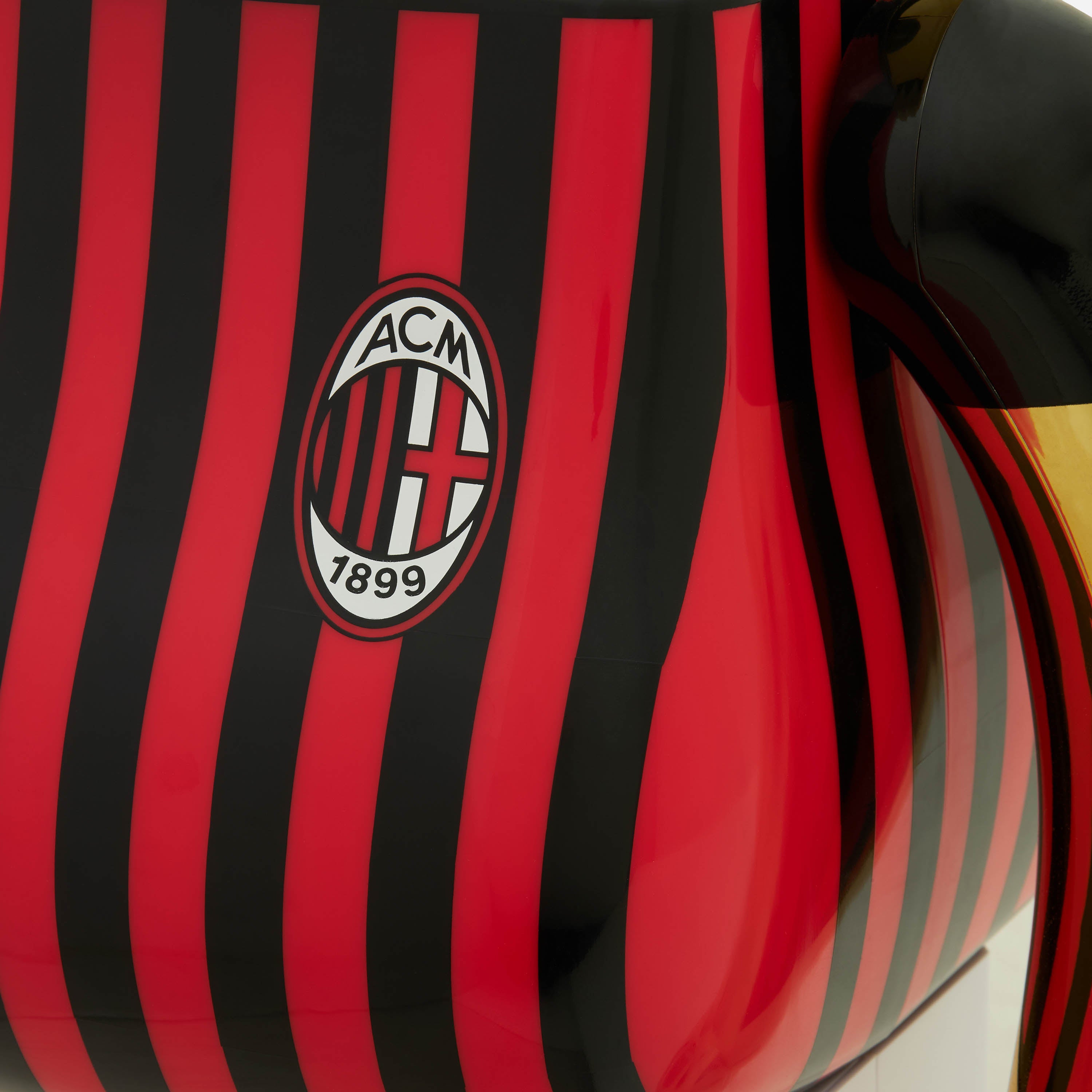 Be@rbrick AC Milan 1000% statuetta oro 70 cm maglia rossonera