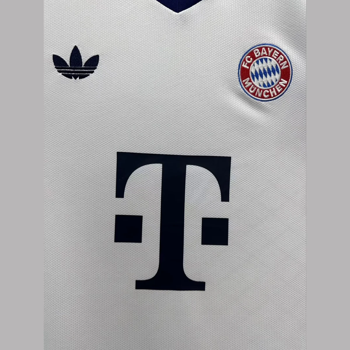 Bayern Monaco Away 2026/27 maglia bianca versione Fan