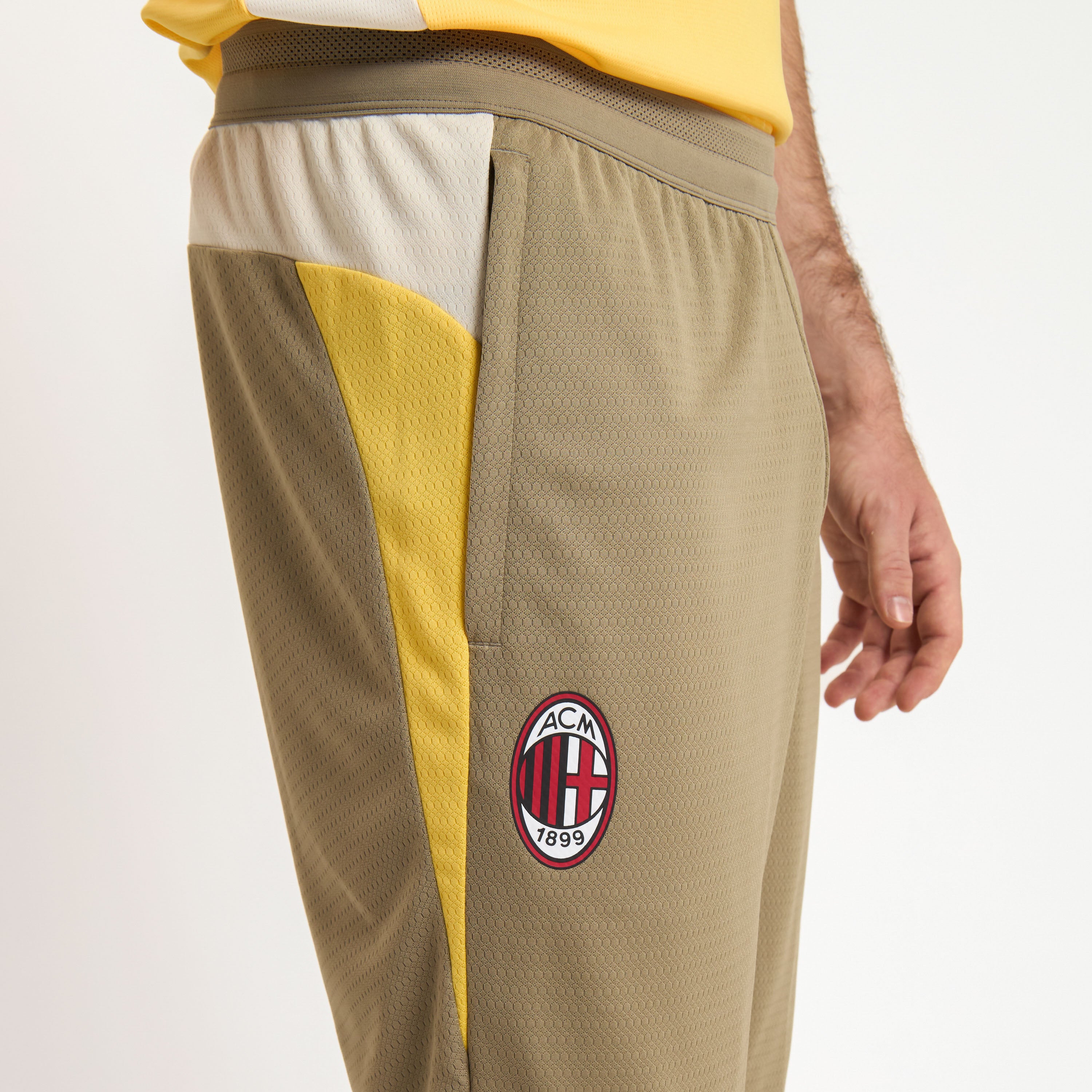 Milan Training 2025/26 pantaloni beige uomo regular fit