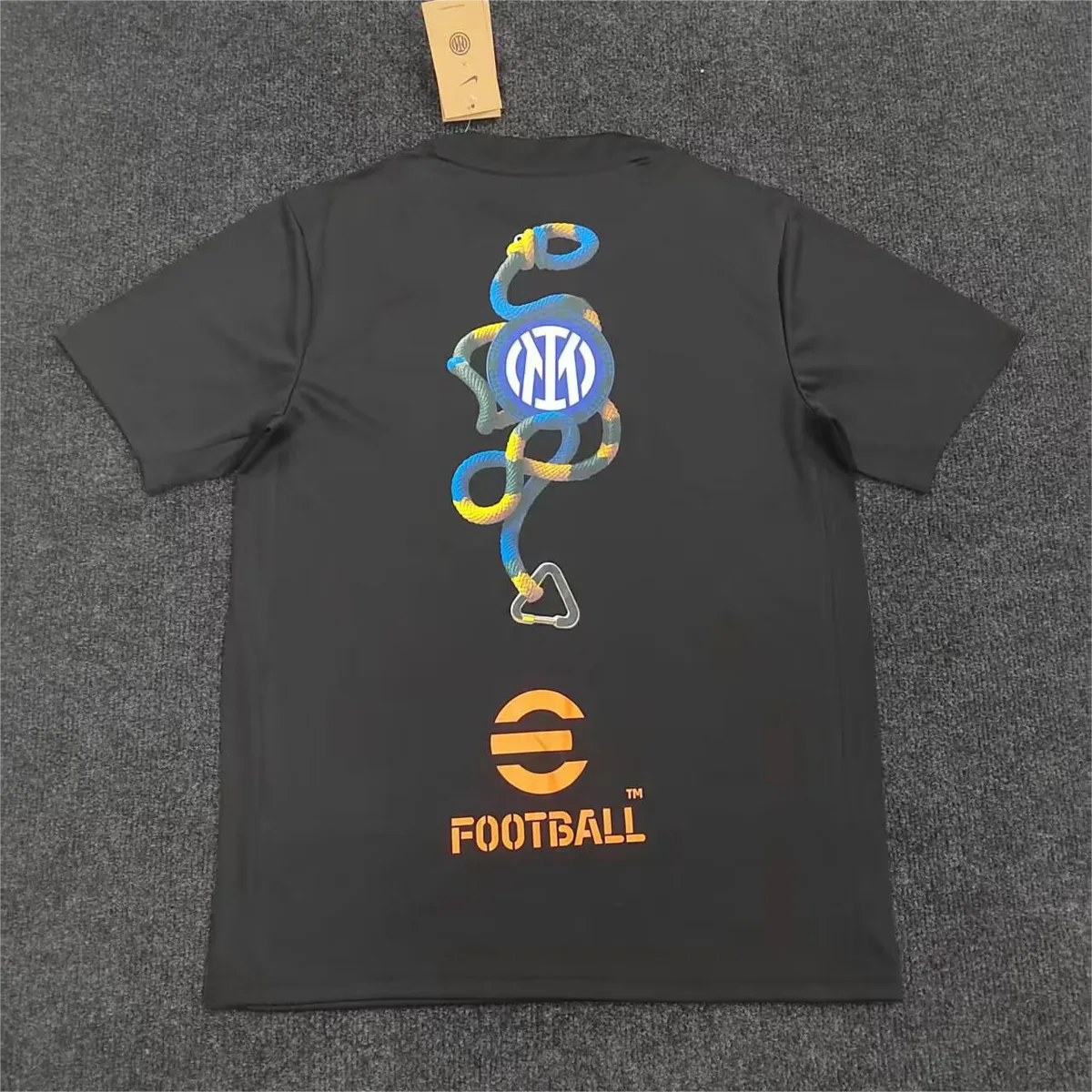Tifoso Store Maglie da Calcio Inter 2026/27 T-shirt Nera Biscione