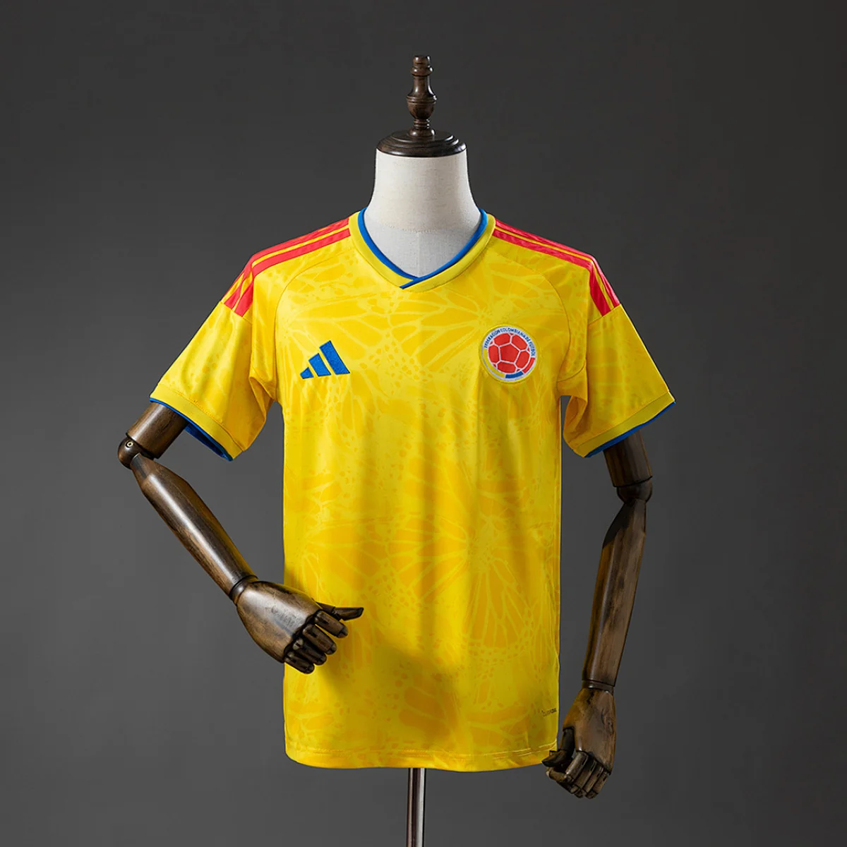 Colombia 2026/27 prima maglia calcio gialla collo a V