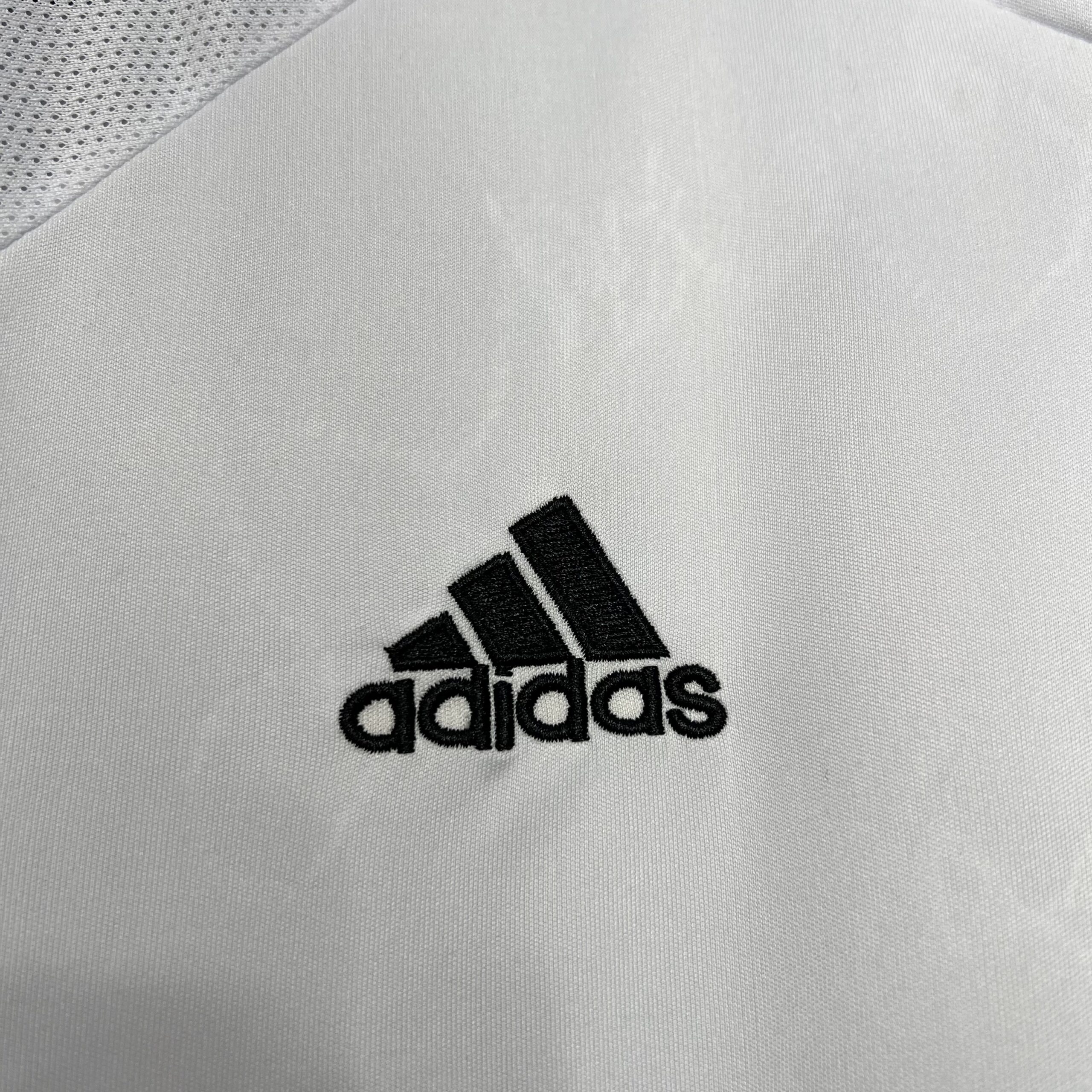 Tifoso Store Maglie da Calcio Maglia Real Madrid 2005/06 Bianca Retro