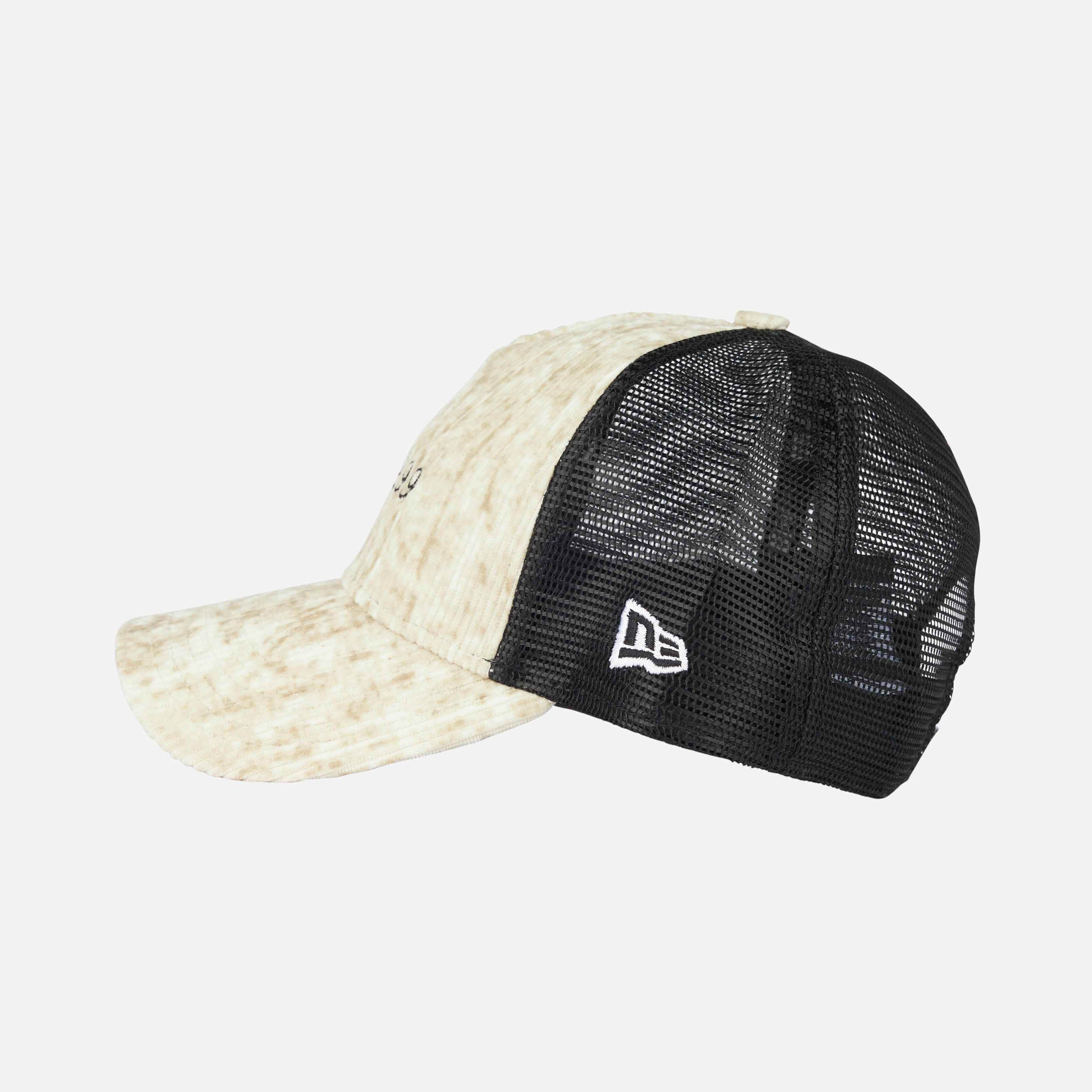 New Era X AC Milan Trucker Cap Velluto Beige Est. 1899