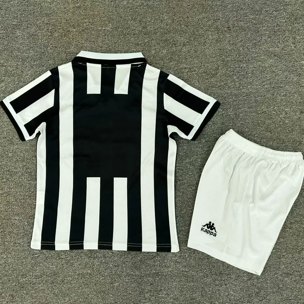 Juventus Bambino 1994/95 completo bambino Danone strisce