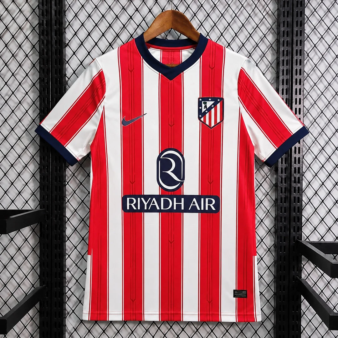 Tifoso Store Prima Maglia Atletico Madrid 2026/27 strisce biancorosse