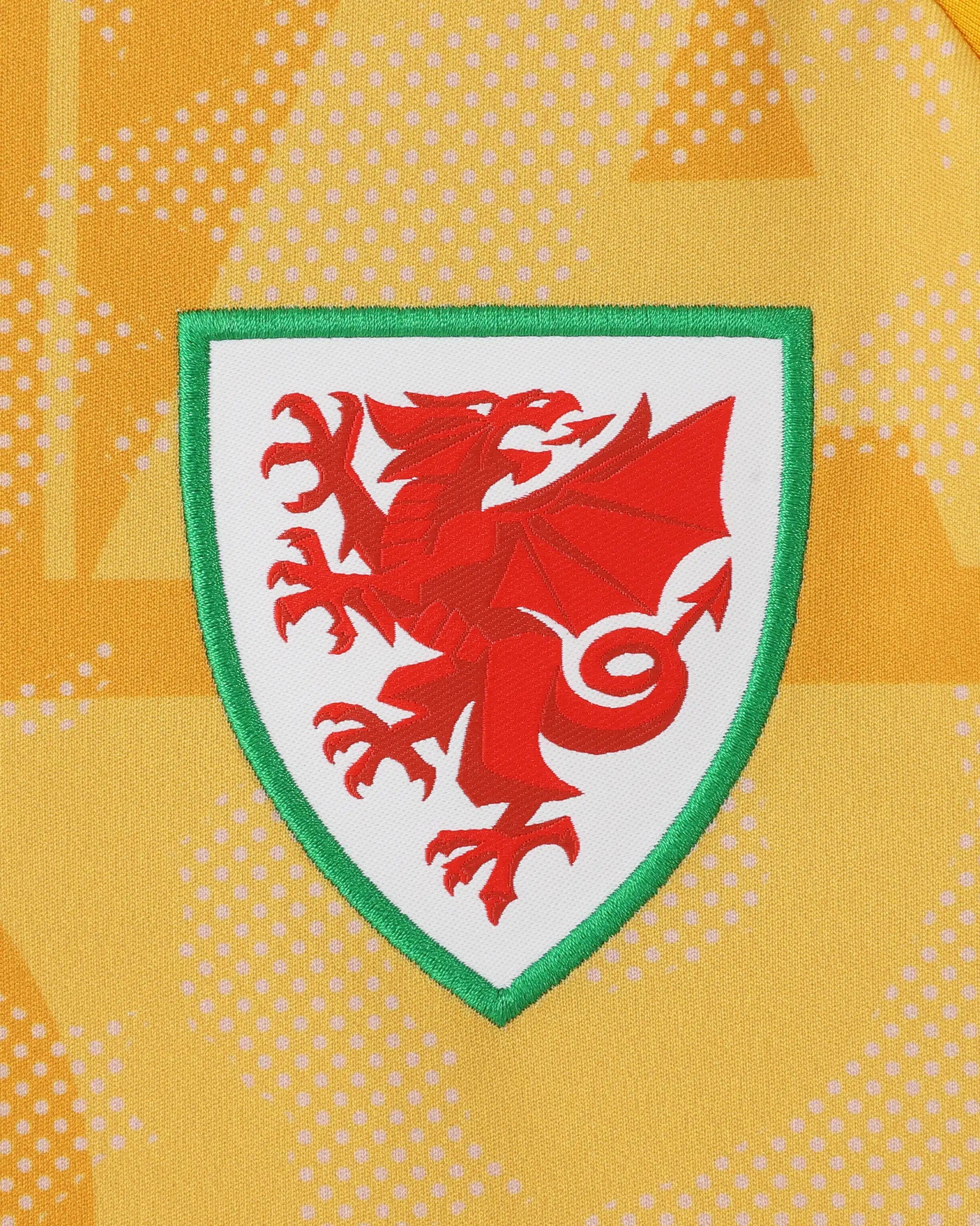 Wales SUDU 2026-27 t-shirt pre match away gialla