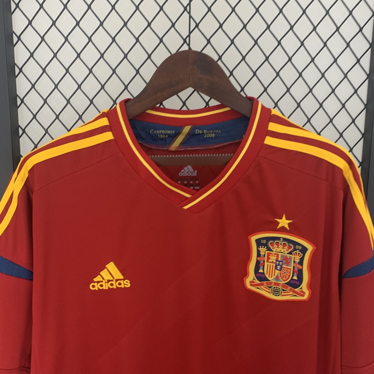 Tifoso Store Spagna 2012 maglia home retro rossa oro