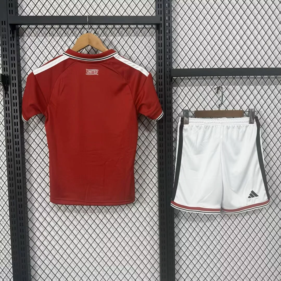 Manchester United 2026/27 completo bambino home