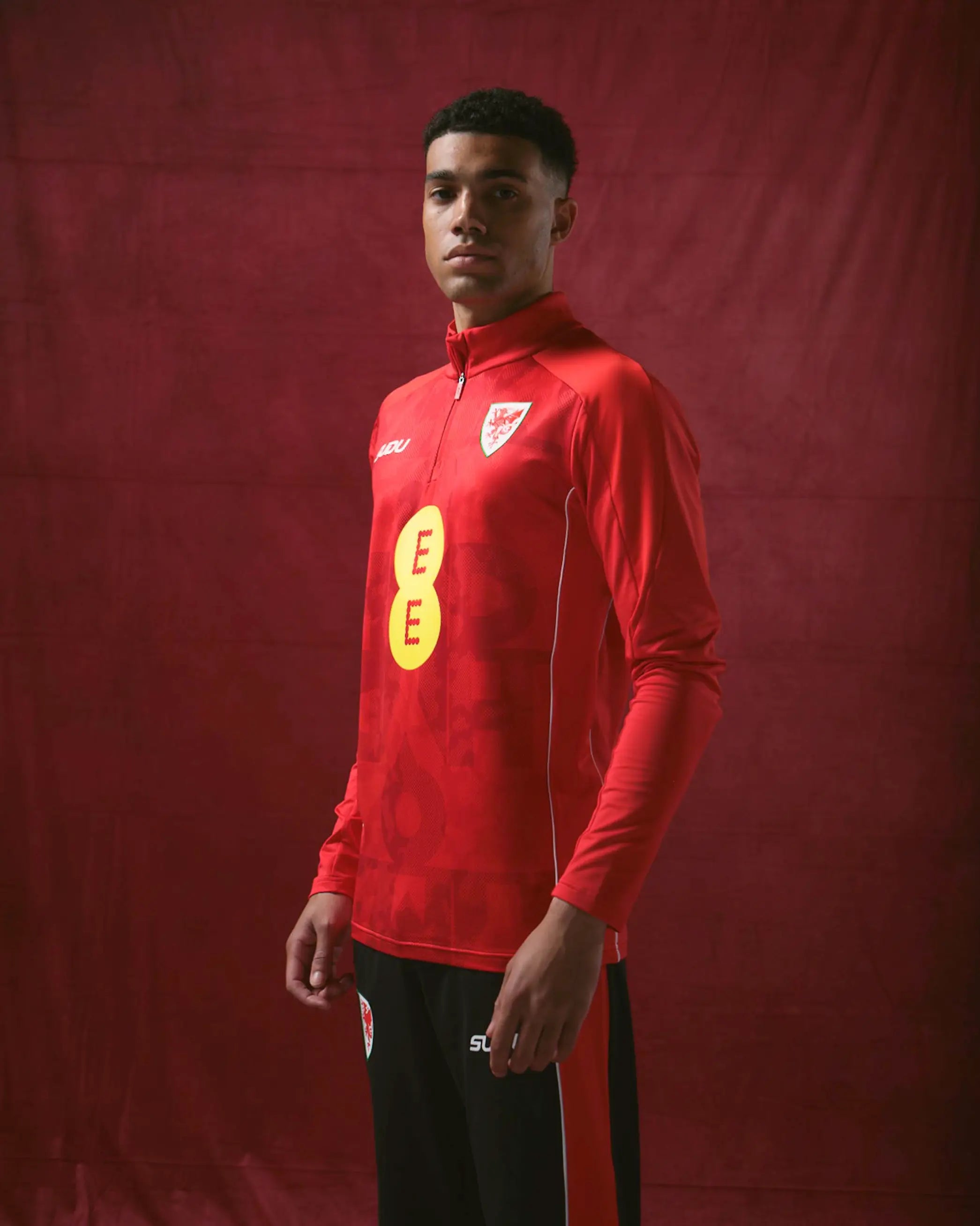 Wales SUDU 2026-28 Home felpa zip 1/4 nera XL