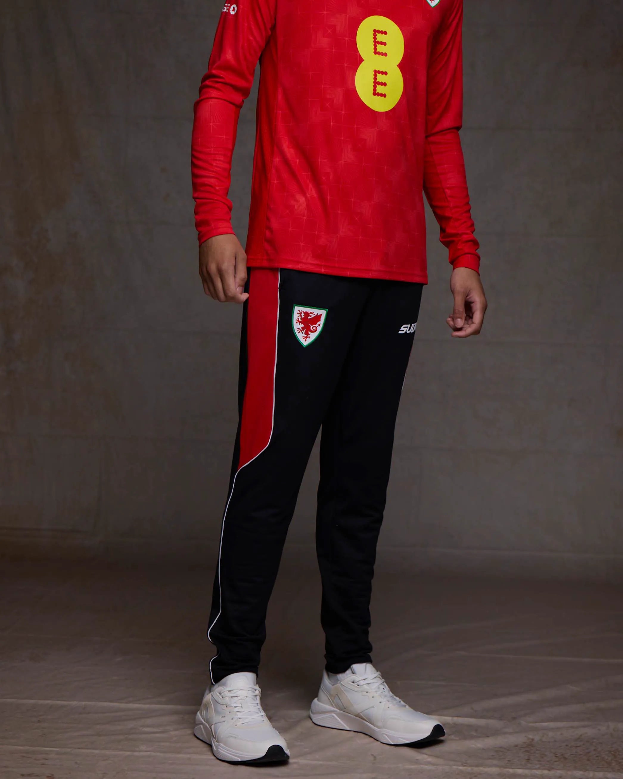 Wales Training Players pantalone training rosso nero home 2026-28