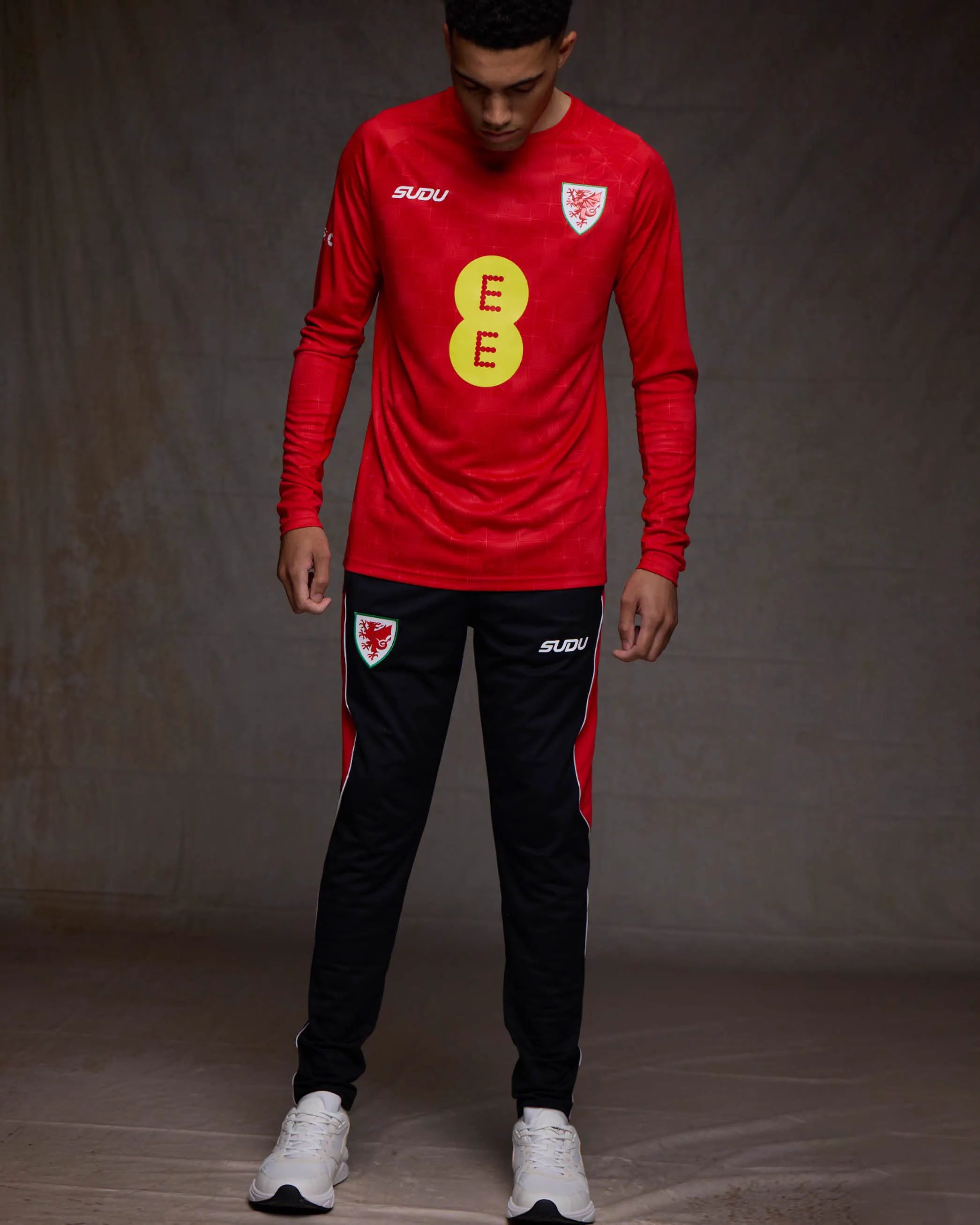 Wales Training Players pantalone training rosso nero home 2026-28
