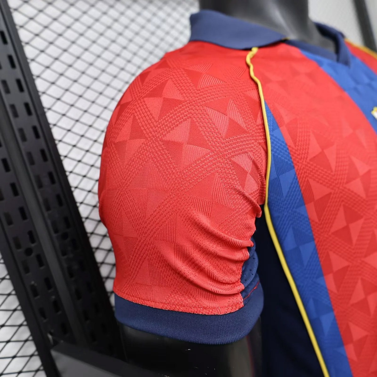 Tifoso Store Player Version Prima Barcellona Oro 2026/27 giocatore