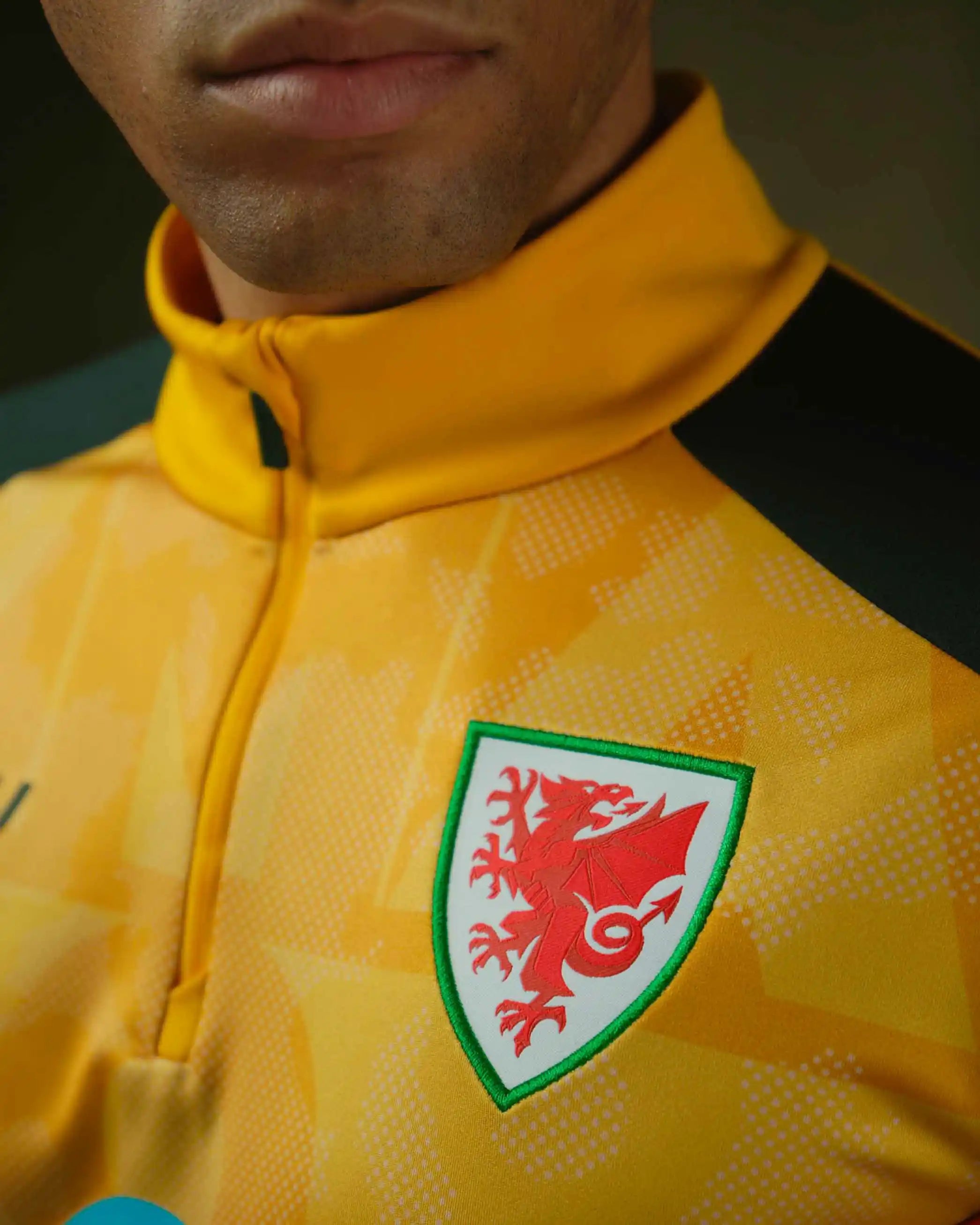 Wales Pre-Match SUDU 2026-27 felpa away gialla