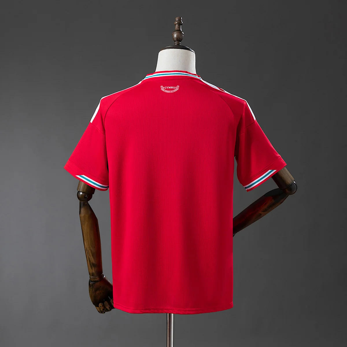 Galles 2026/27 prima maglia calcio rossa banda bianco verde