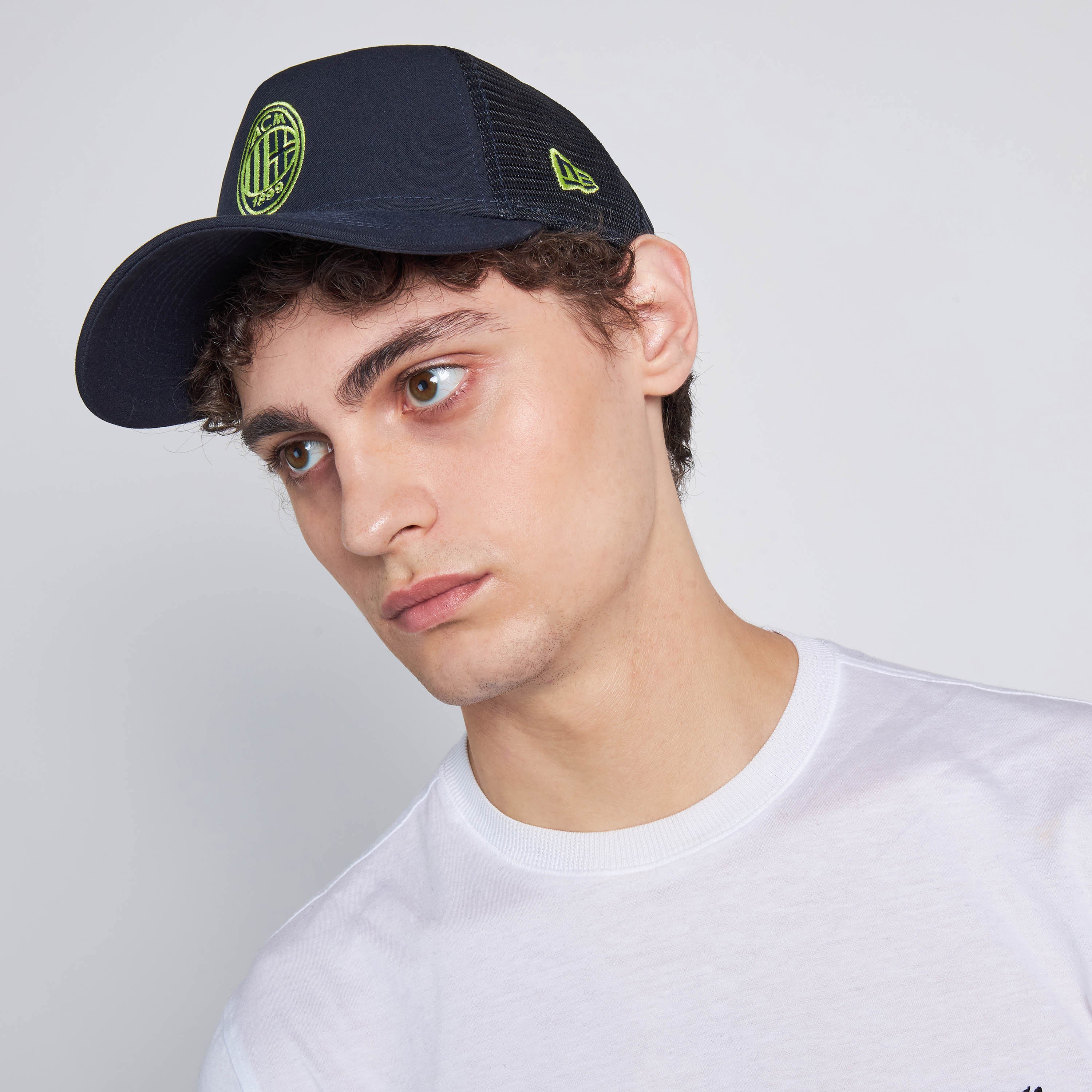 AC Milan New Era Cappellino Trucker Nero Logo Neon