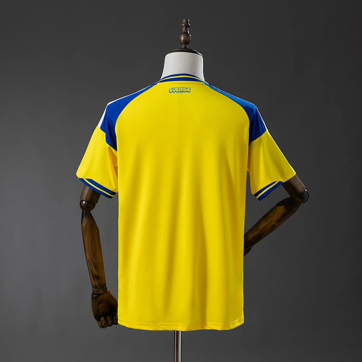 Tifoso Store Svezia Prima Maglia 2026/27 maglia calcio gialla V blu