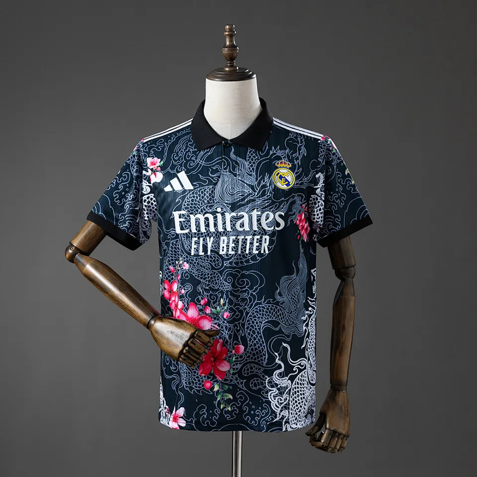 Tifoso Store Maglie da Calcio Real Madrid 2025/26 maglia nera