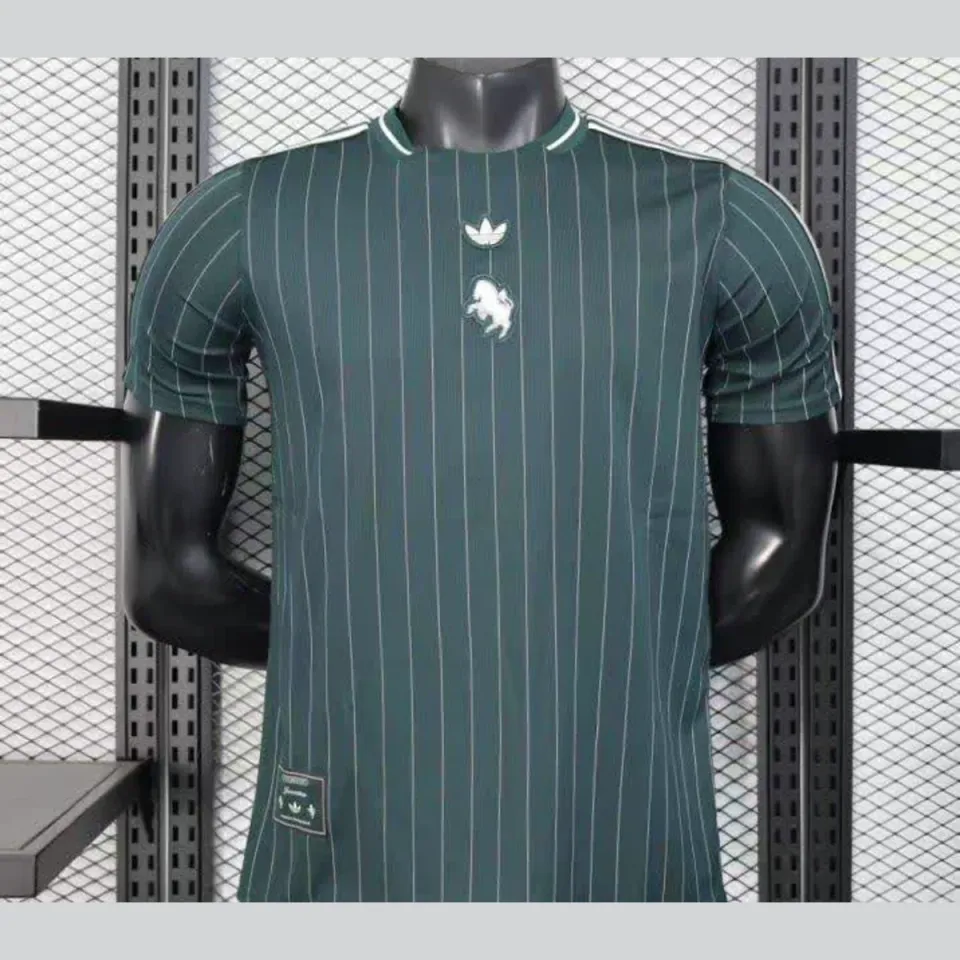 Juventus Verde 2026/27 Maglia Giocatore gessata lifestyle