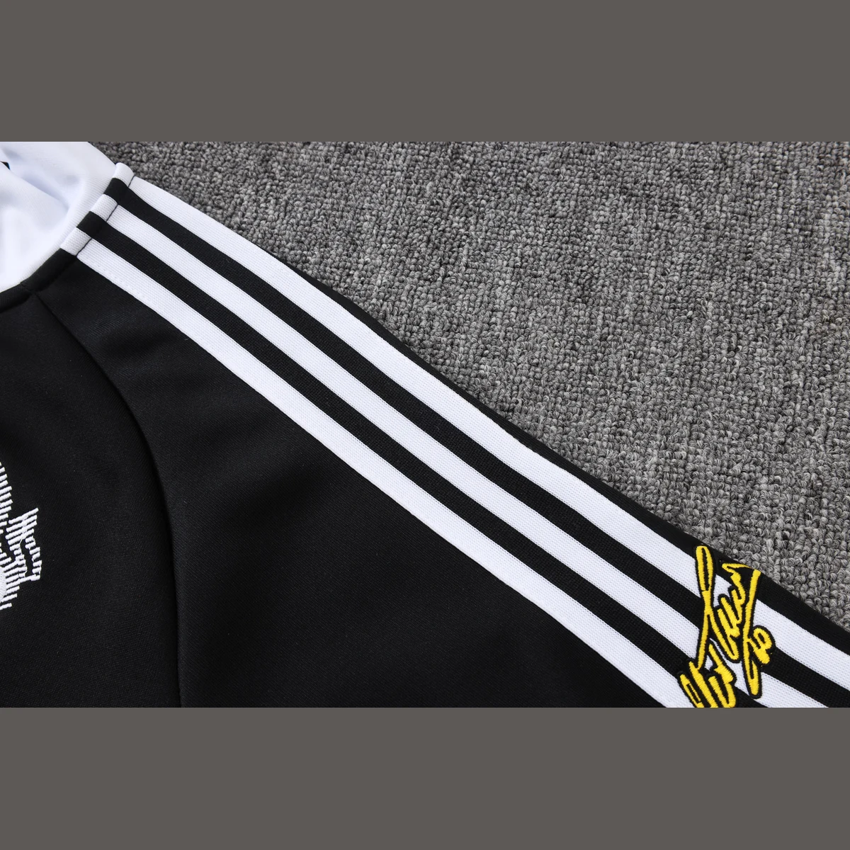 Juventus 2026/27 tuta nera full zip colletto bianco giacca+pantaloni