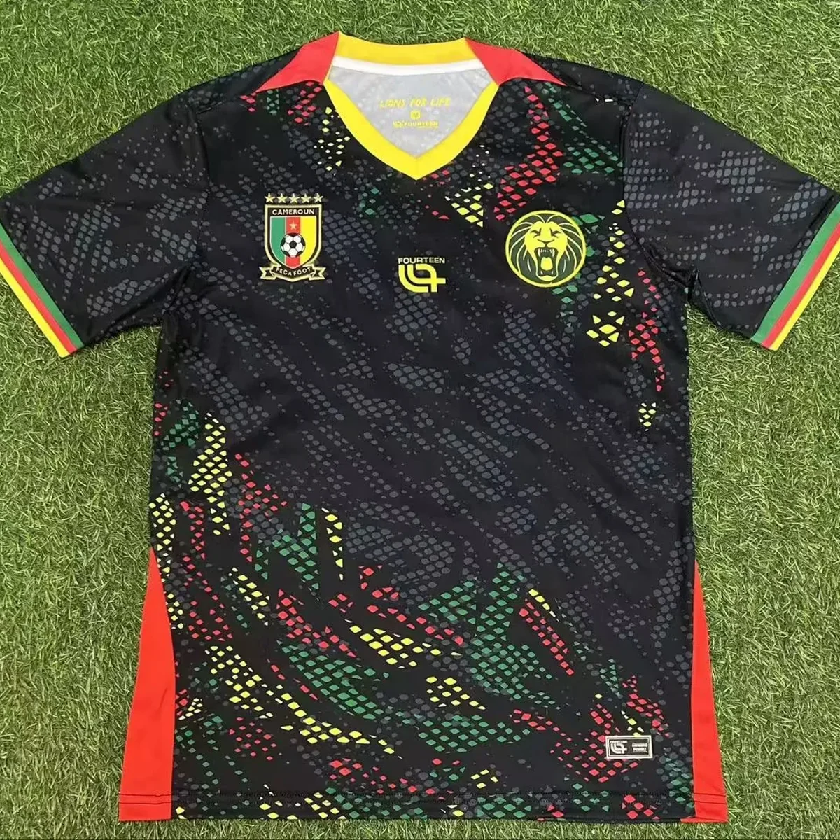 Camerun 2026/27 maglia nera rombi rossa maniche corte