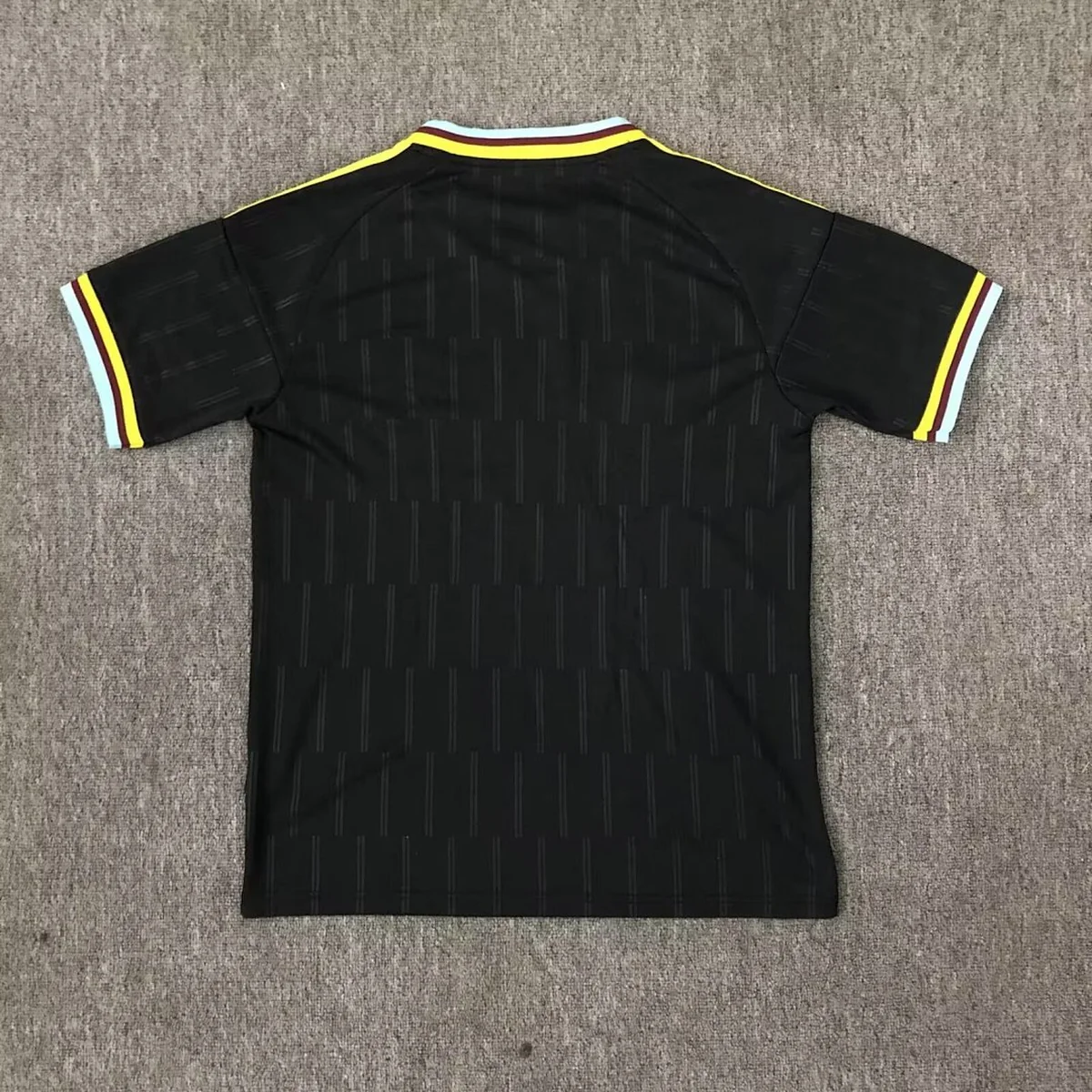 Tifoso Store Aston Villa Special 2026/27 maglia nera e gialla